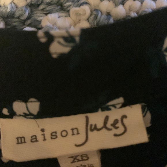 Maison Jules XS Blouse, New condition, Black with flowers - Picture 2 of 2